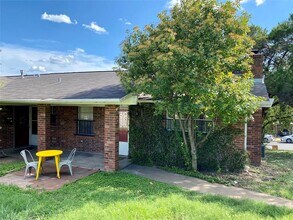 3503 Dolphin Dr in Austin, TX - Building Photo - Building Photo