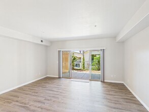 147 Rosebay Dr in Encinitas, CA - Building Photo - Building Photo