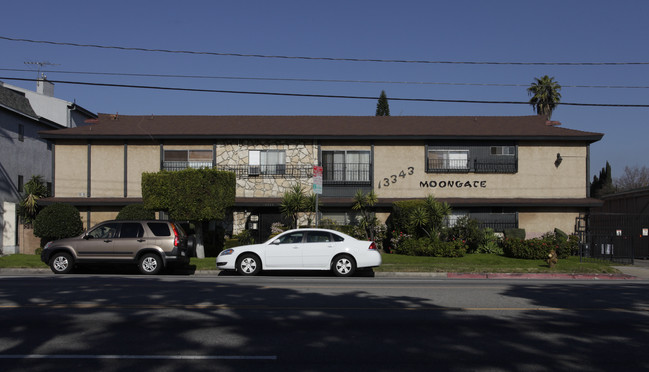 Moongate in Van Nuys, CA - Building Photo - Building Photo