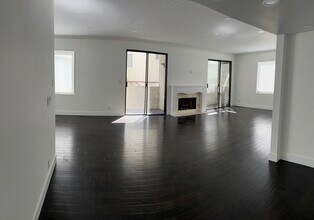 10676 Wilkins Ave, Unit # 202 in Los Angeles, CA - Foto de edificio - Building Photo