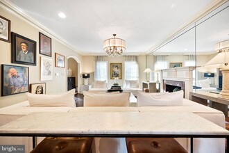 10605 River Oaks Ln in Potomac, MD - Foto de edificio - Building Photo