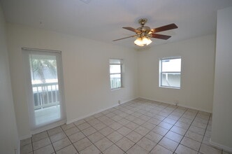 114 6th Ave S, Unit 4 in Jacksonville Beach, FL - Foto de edificio - Building Photo