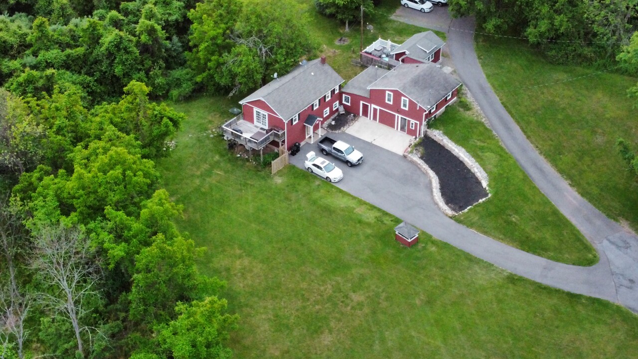 47 Country Club Dr in Annandale, NJ - Foto de edificio