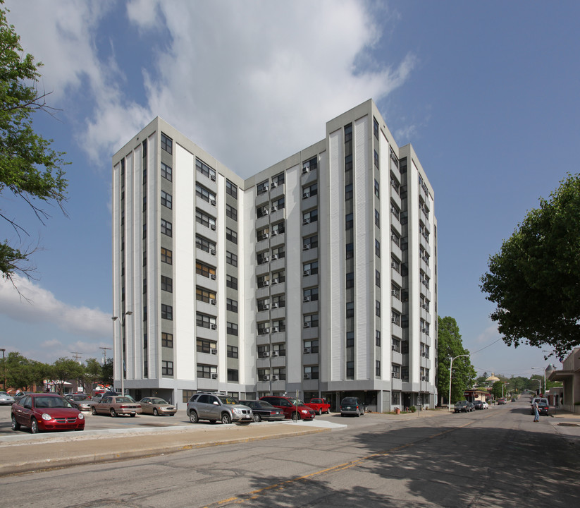 Mall Towers in Atchison, KS - Building Photo