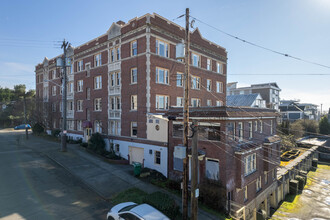 The Bering Condominium in Seattle, WA - Foto de edificio - Building Photo