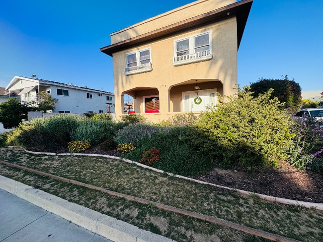 property at 2754 Kenwood Ave