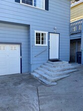 860 Manhattan Beach Blvd, Unit Unit C in Manhattan Beach, CA - Building Photo - Building Photo