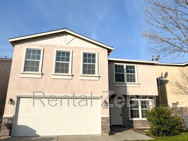 3725 Larkspur Ave in Merced, CA - Building Photo - Building Photo