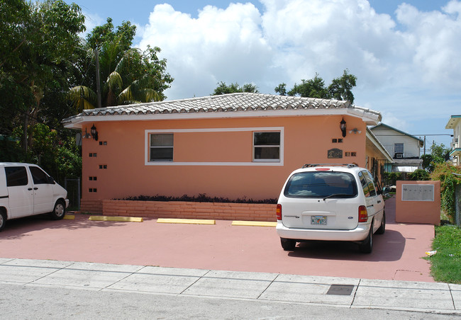 1020 SW 5th St in Miami, FL - Building Photo - Building Photo