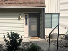 600 SW Crestview St, Unit 13 in Pullman, WA - Building Photo