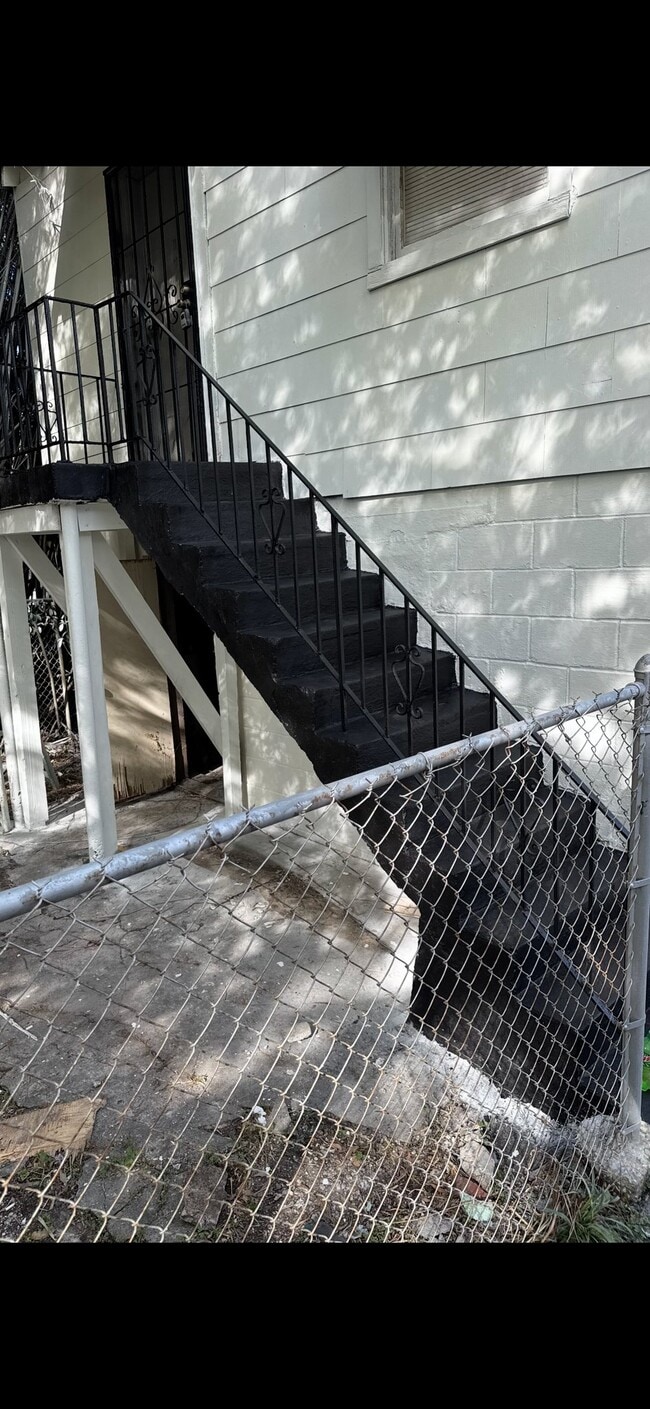 property at 1523 W 15th St