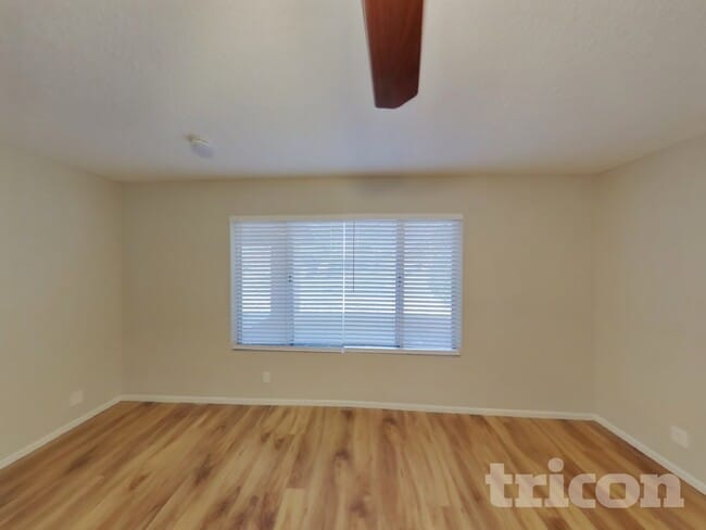 4078 Deerfield Ave in Las Vegas, NV - Foto de edificio - Building Photo