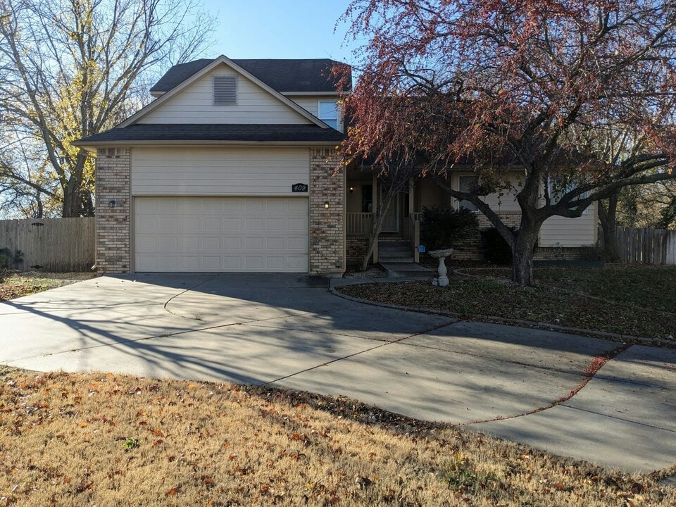 409 W Concord Rd in Andover, KS - Building Photo