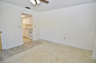 411 San Miguel Ave in North Port, FL - Building Photo - Building Photo