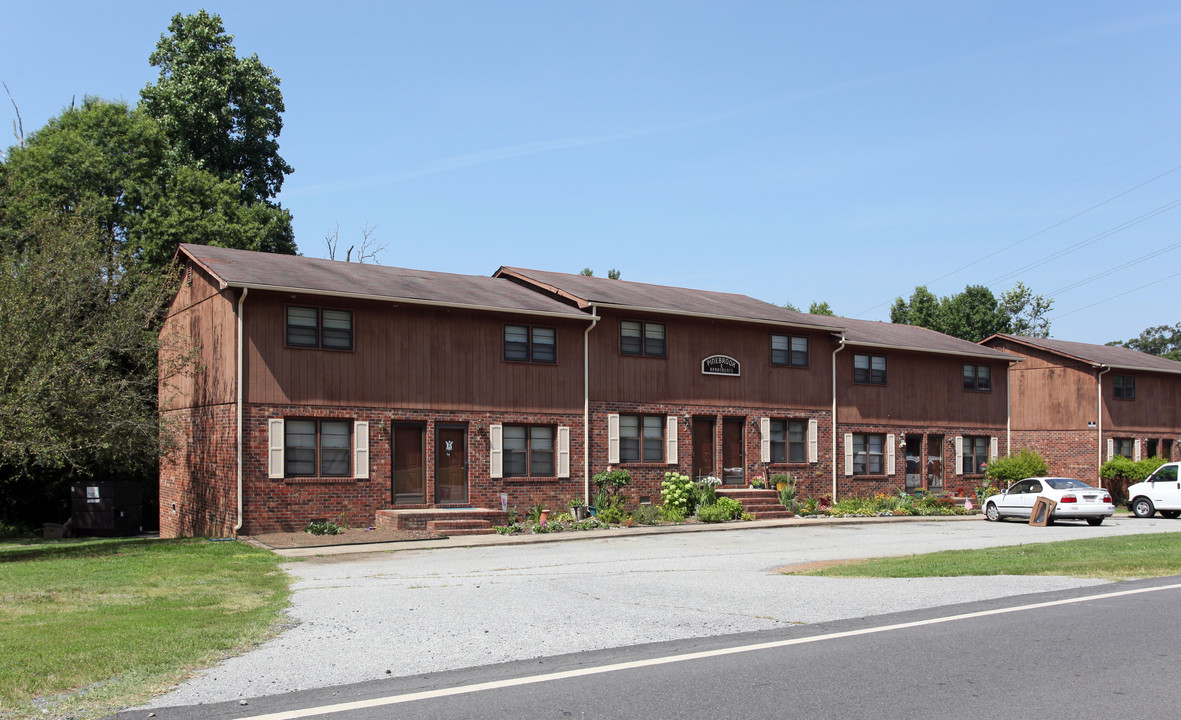 Pine Brook Apartments in High Point, NC - Foto de edificio