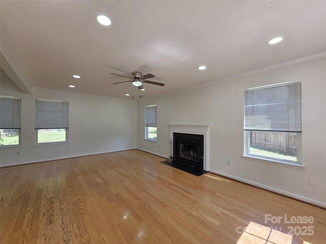 7106 Spring Creek Ln in Charlotte, NC - Building Photo - Building Photo