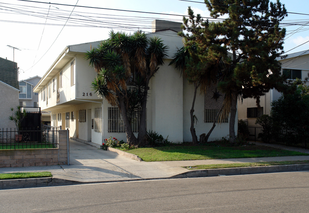 216 W Kelso St in Inglewood, CA - Foto de edificio