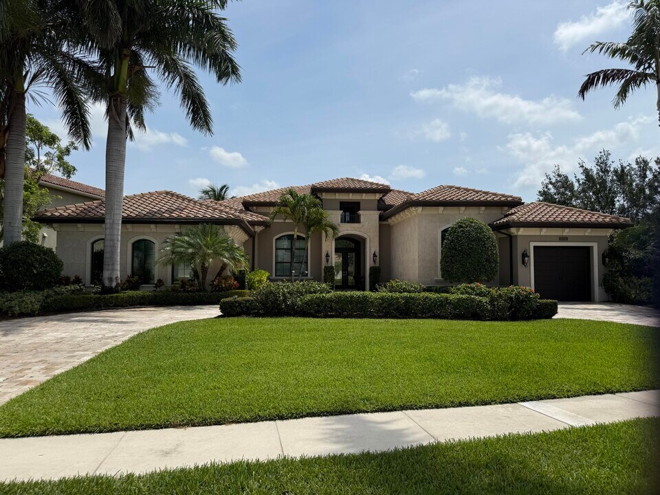 16786 Crown Bridge Dr in Delray Beach, FL - Building Photo