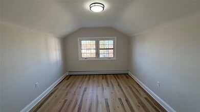 19 Edna Ct in Baldwin, NY - Building Photo - Building Photo