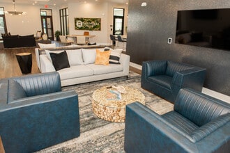 Founders Pointe Apartments in Franklin, IN - Building Photo - Building Photo