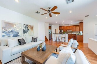 7724 Yaupon Dr in Austin, TX - Building Photo - Building Photo