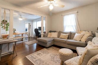 76 Gridley St in Bristol, CT - Building Photo - Building Photo