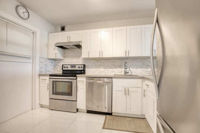 2950 N Palm Aire Dr in Pompano Beach, FL - Building Photo - Building Photo