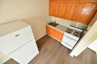 1301 Gilman St in Berkeley, CA - Building Photo - Building Photo