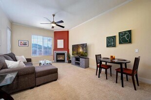 12368 Carmel Country Rd in San Diego, CA - Building Photo