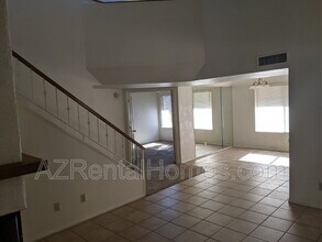 819 N College Ave in Tempe, AZ - Foto de edificio - Building Photo