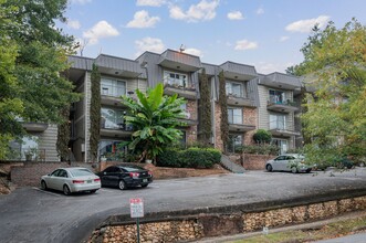 Cliff Highlands in Birmingham, AL - Building Photo - Interior Photo