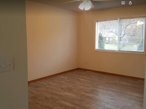 56 Sunset Rd N, Unit Sunset Road North Ontario in Ontario, OH - Foto de edificio - Building Photo