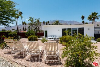 2106 N Roberto Dr in Palm Springs, CA - Building Photo - Building Photo