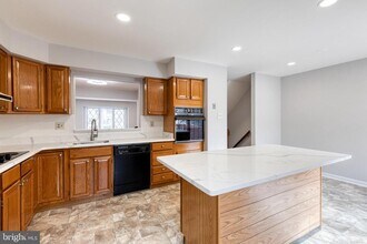 38 Tudor Ct in Timonium, MD - Foto de edificio - Building Photo