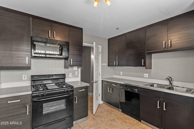 property at 822 E Montecito Ave