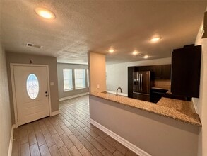 3727 Putnam Dr in Bacliff, TX - Building Photo - Building Photo