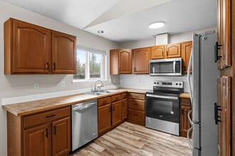 1140 Marsh Laurel Dr in North Pole, AK - Building Photo - Building Photo