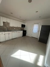 117 Blydenburgh Ave in Smithtown, NY - Building Photo - Building Photo