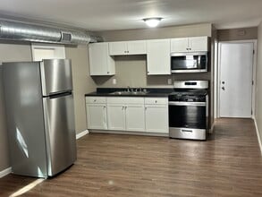 206 Locust St, Unit 2 in Burlington, IA - Building Photo - Building Photo