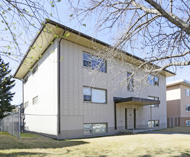 1827 14th Ave NE in Calgary, AB - Building Photo - Building Photo