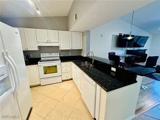 8224 Key Royal Cir in Naples, FL - Building Photo - Building Photo
