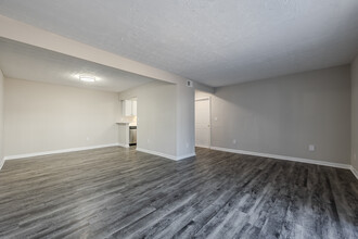 Castle Creek Apartments in Decatur, GA - Building Photo - Interior Photo