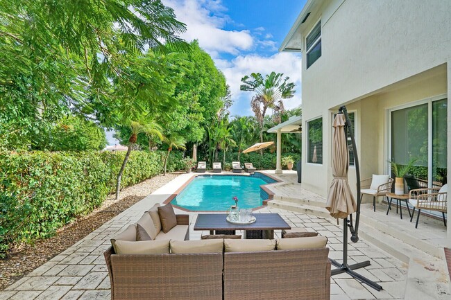 1311 NW 2nd Cir in Boca Raton, FL - Building Photo - Building Photo