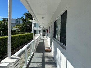 1065 98th St in Bay Harbor Islands, FL - Building Photo - Building Photo