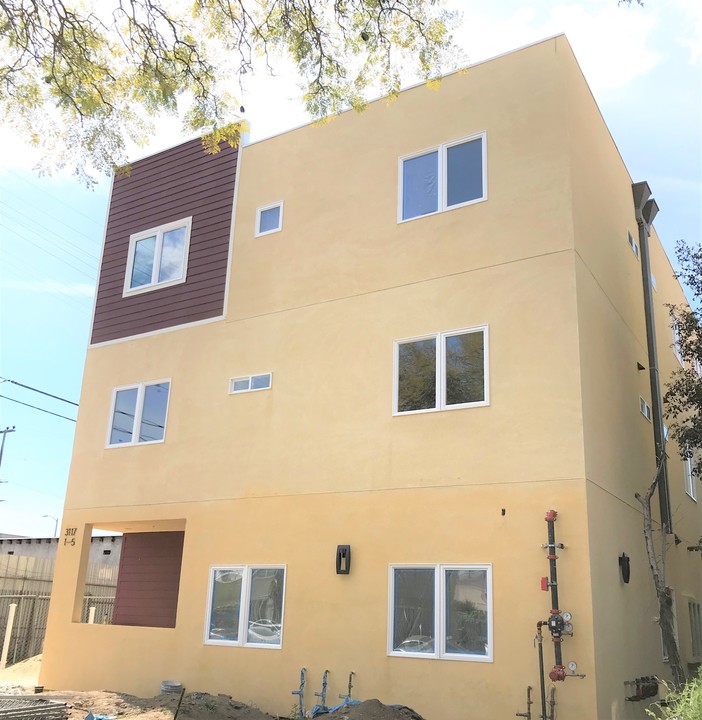 3117 Raymond Ave in Los Angeles, CA - Building Photo