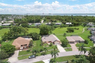 4220 Glasgow Ct in North Fort Myers, FL - Building Photo