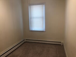 1042 Erin St, Unit 1 in Madison, WI - Foto de edificio - Building Photo