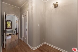 1028 Meadowbrook Ave in Los Angeles, CA - Building Photo - Building Photo