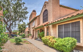 4901 E Kelton Ln in Scottsdale, AZ - Building Photo - Building Photo