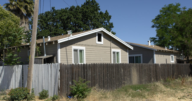 30 Sara Ct in Pittsburg, CA - Building Photo - Building Photo